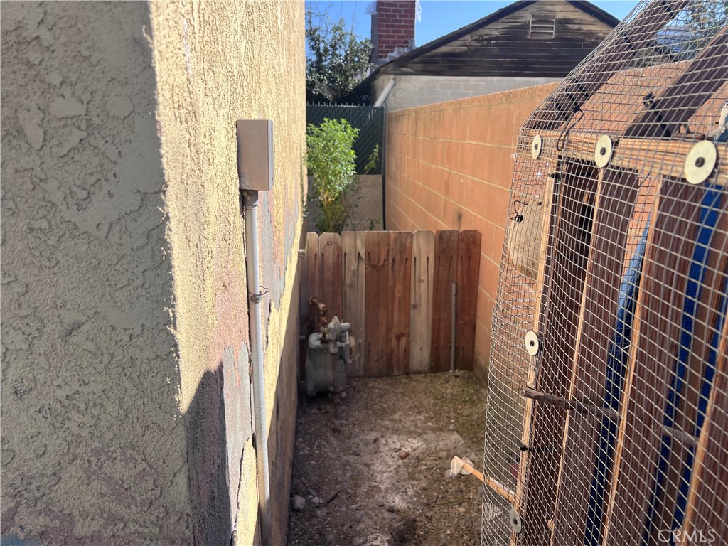 8954 South Gate South Gate, CA 90280 - Photo 11 of 31