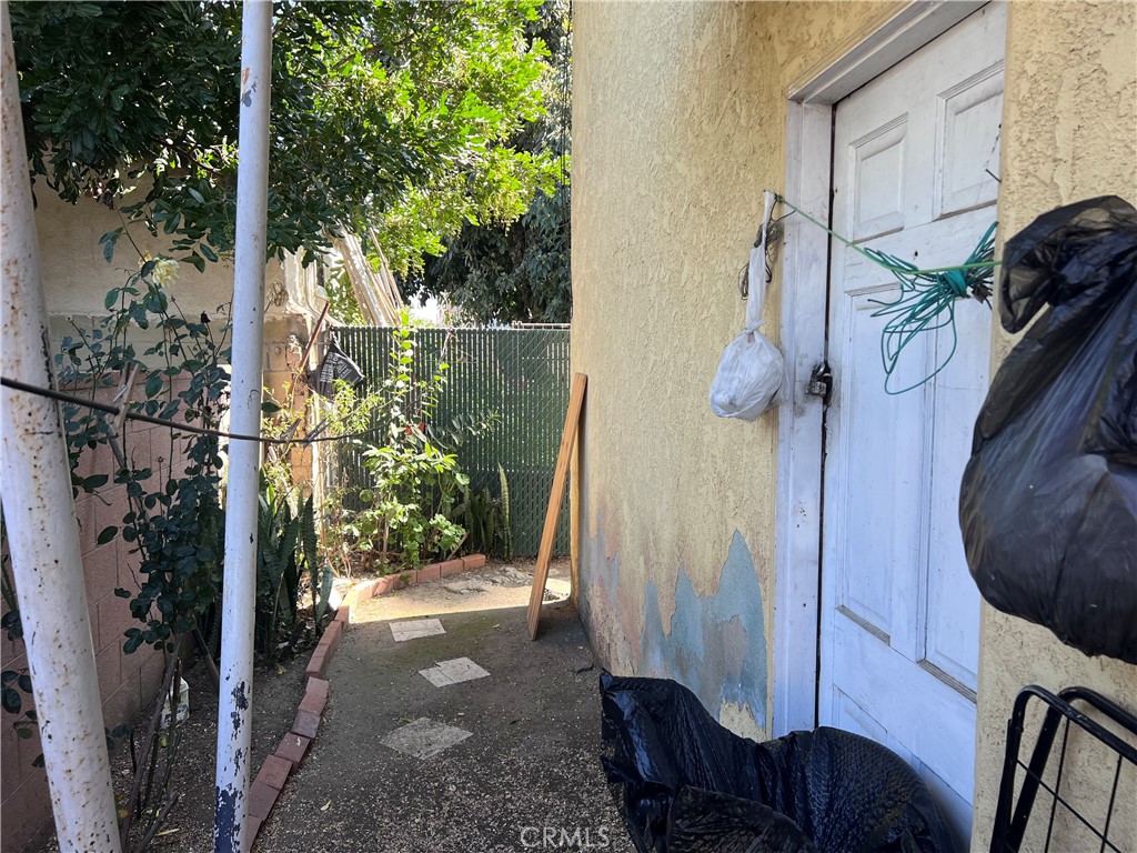 8954 South Gate South Gate, CA 90280 - Photo 12 of 31