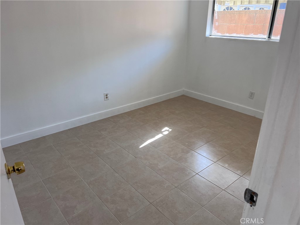 8954 South Gate South Gate, CA 90280 - Photo 20 of 31