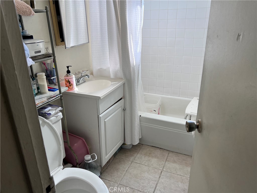 8954 South Gate South Gate, CA 90280 - Photo 27 of 31