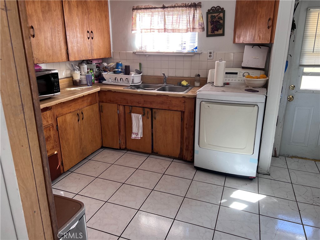 8954 South Gate South Gate, CA 90280 - Photo 30 of 31