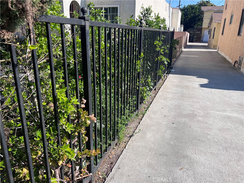 8954 South Gate South Gate, CA 90280 - Photo 3 of 31