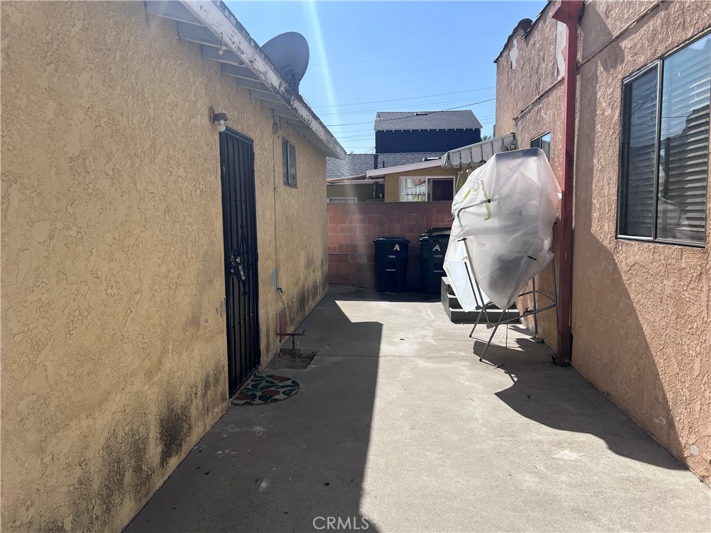 8954 South Gate South Gate, CA 90280 - Photo 9 of 31