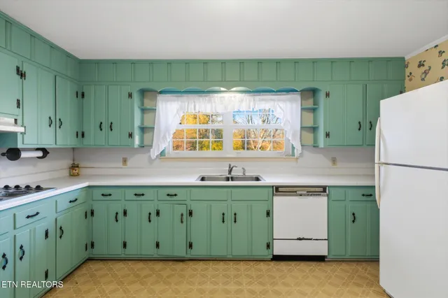 $549,900 | 226 Hiwassee Road, Madisonville, TN 37354