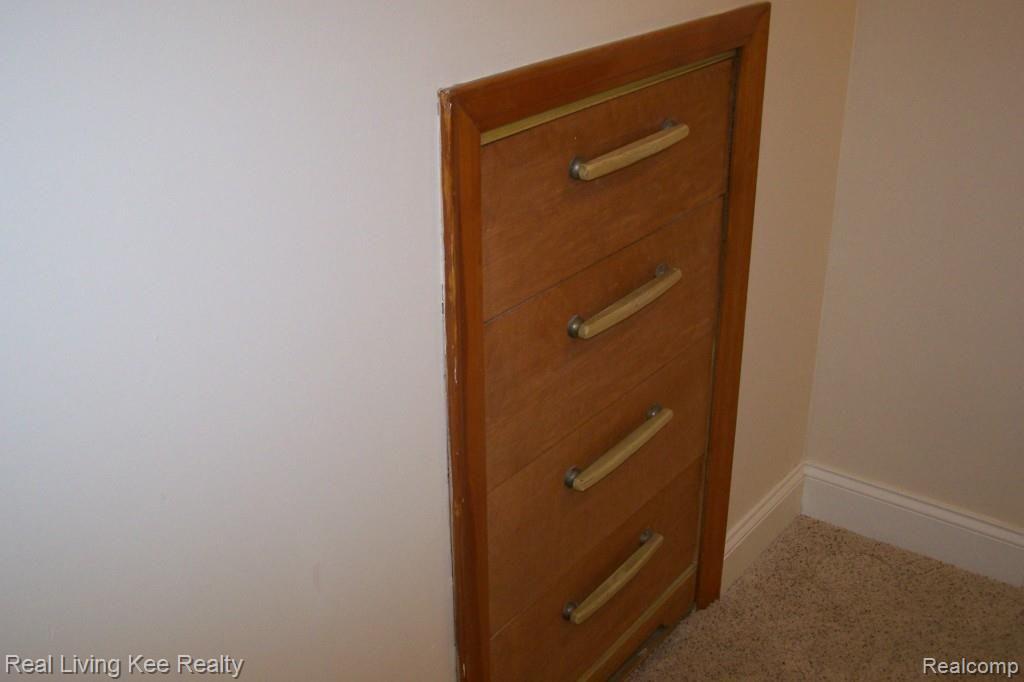 2906 Emmons Avenue Rochester, MI 48307 - Photo 30 of 35 100_6915.jpg