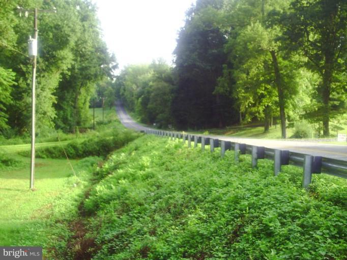 9342 Indiantown Road King George, VA 22485 - Photo 7 of 19 Road looking north