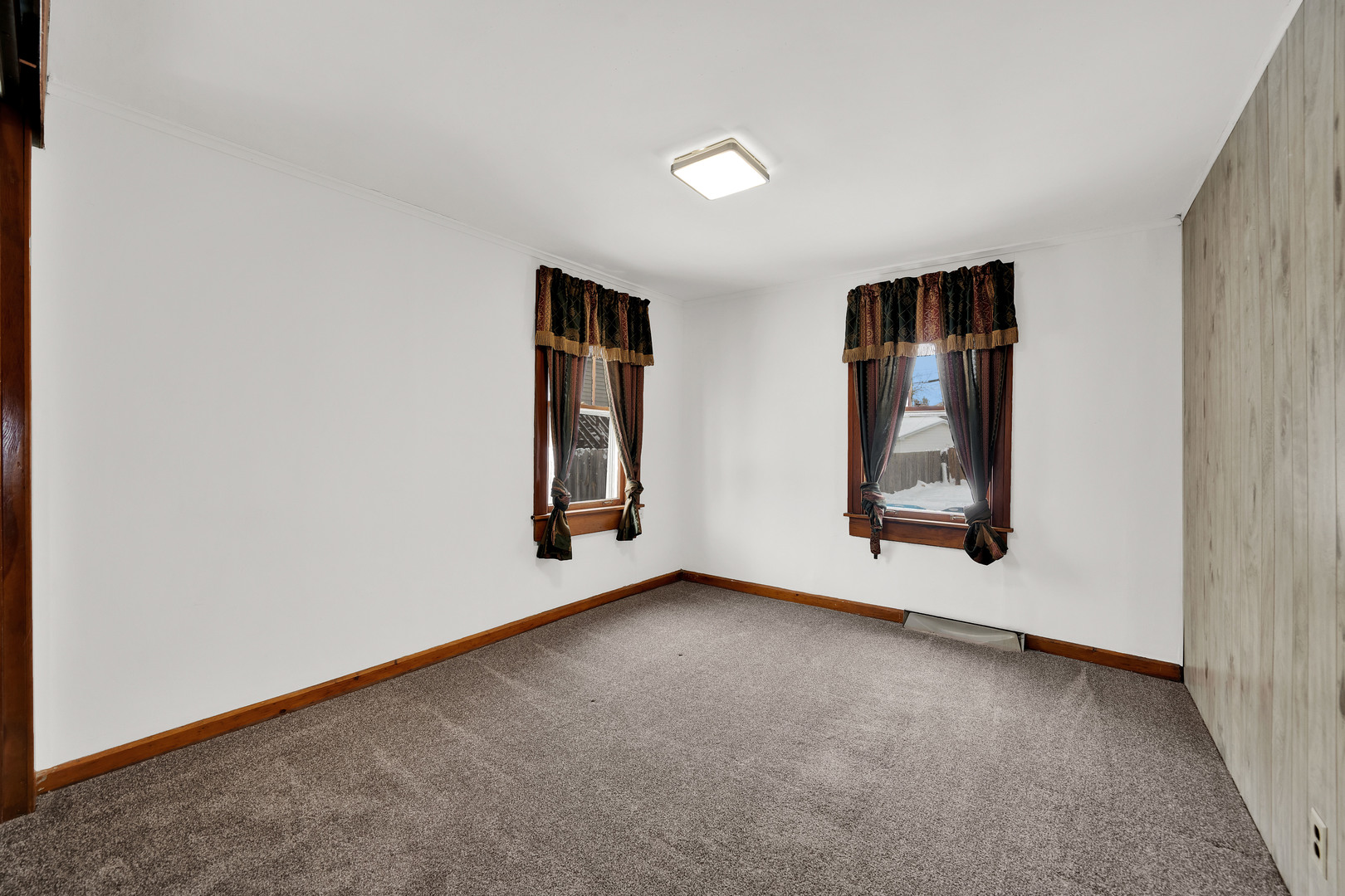 541 Charles Street Aurora, IL 60506 - Photo 17 of 38 an empty room with windows