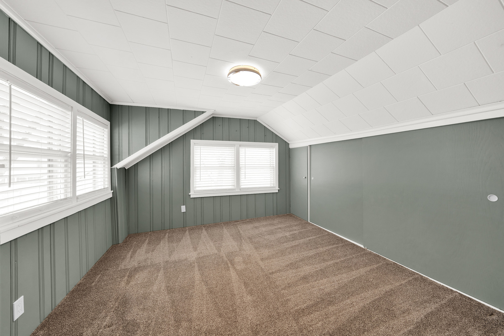 541 Charles Street Aurora, IL 60506 - Photo 23 of 38 a view of an empty room with a window