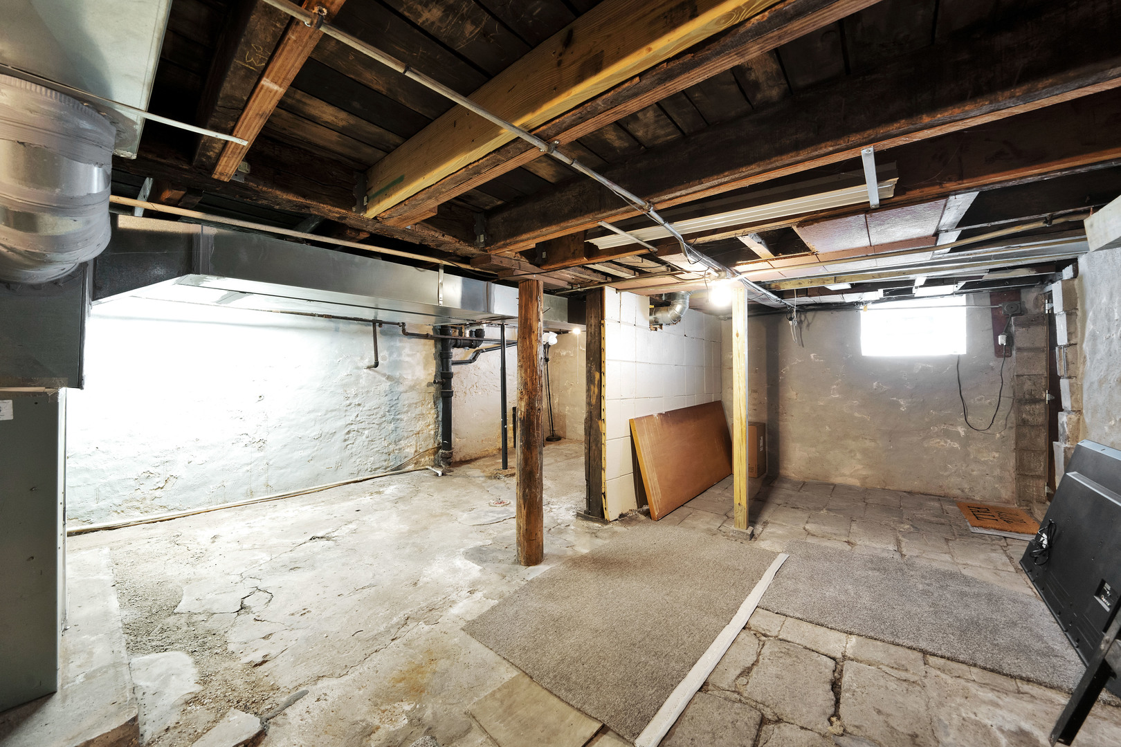 541 Charles Street Aurora, IL 60506 - Photo 28 of 38 a view of a garage