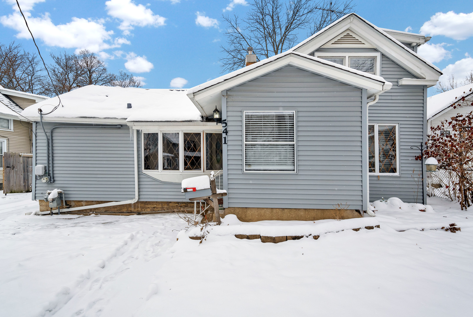 541 Charles Street Aurora, IL 60506 - Photo 3 of 38 a front view of a house with a outdoor space