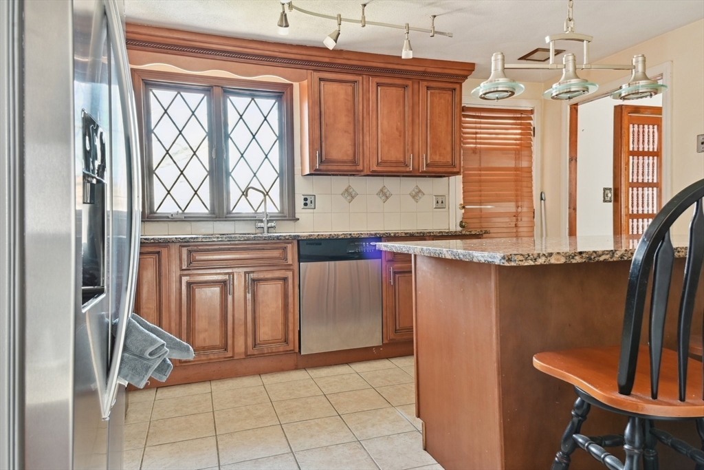 6 Gloversbrook Road Randolph, MA 02368 - Photo 6 of 25 Gallery Image 6