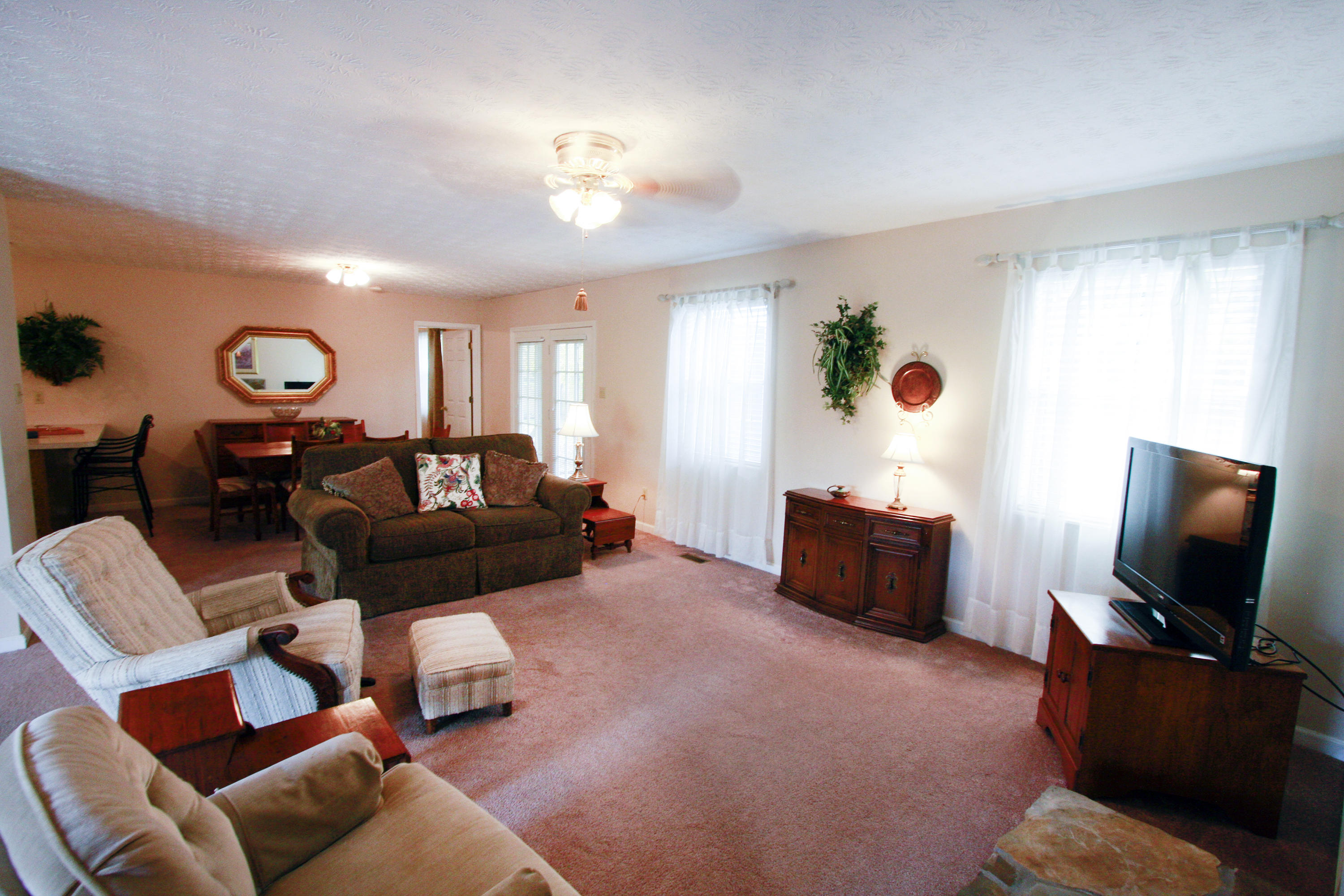 2212 East Windbrook Road Knoxville, TN 37923 - Photo 15 of 40 Living room
