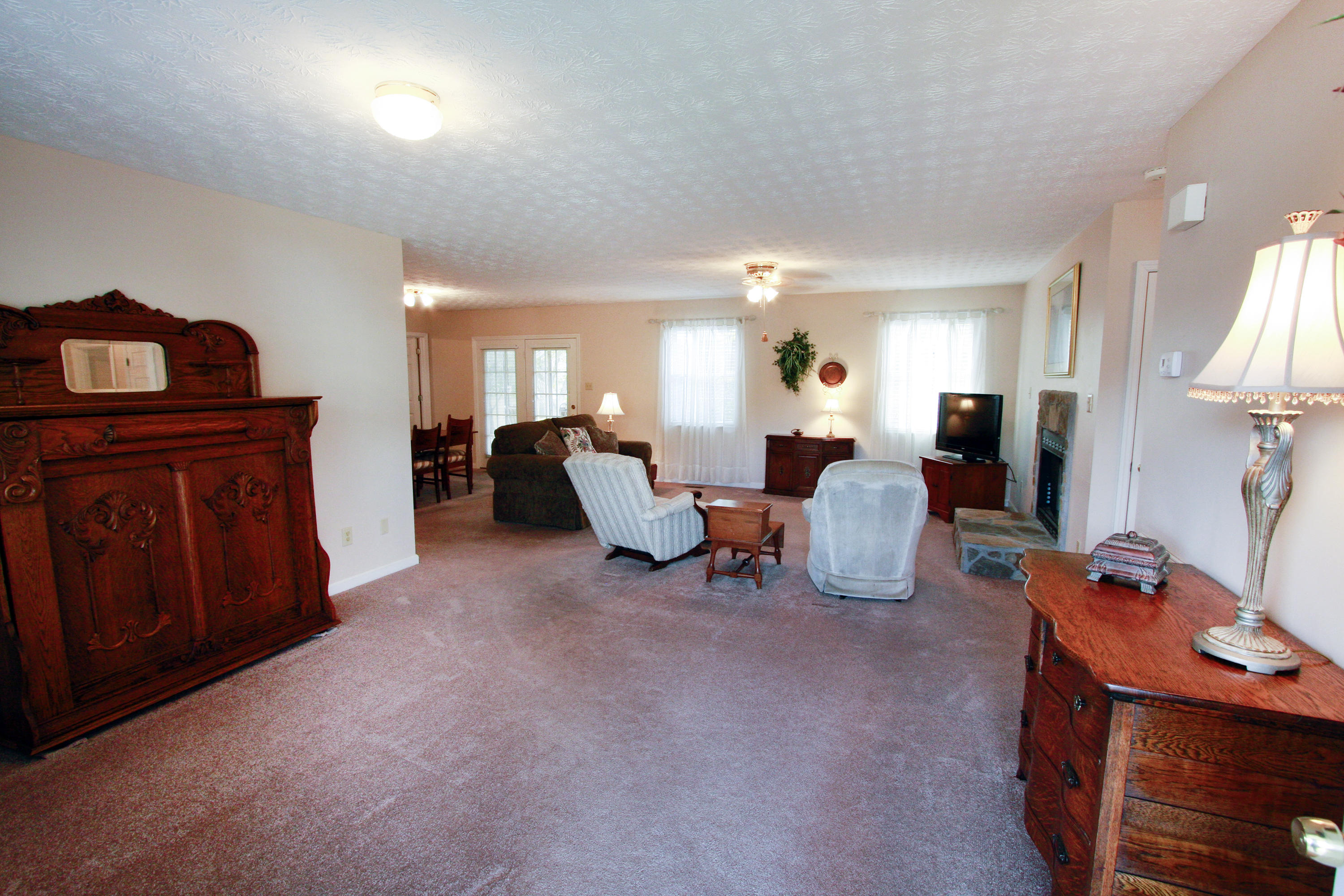 2212 East Windbrook Road Knoxville, TN 37923 - Photo 6 of 40 As you walk in