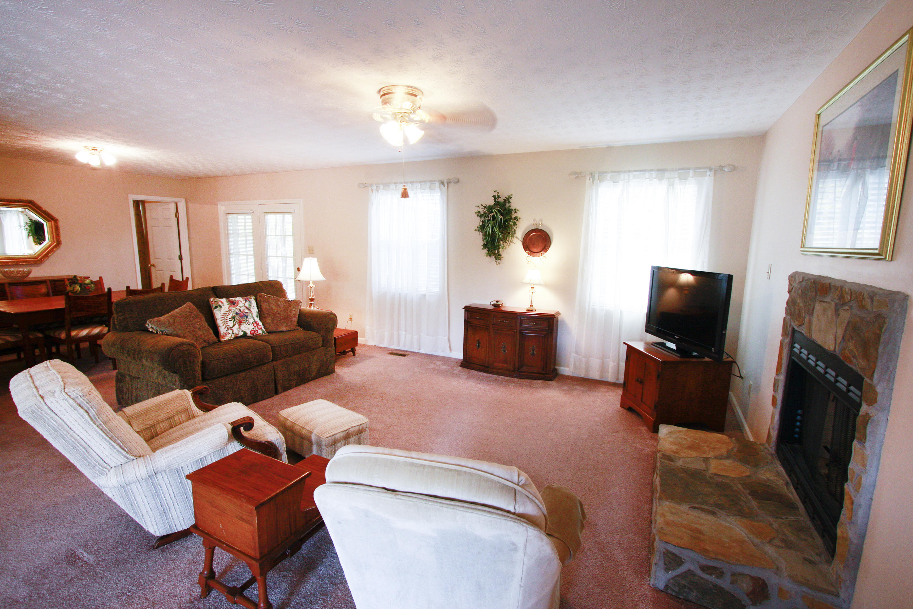 2212 East Windbrook Road Knoxville, TN 37923 - Photo 7 of 40 Living room