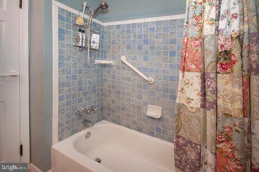 23 Warwick Road Stratford, NJ 08084 - Photo 23 of 35 Main Bathroom