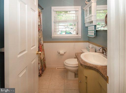 23 Warwick Road Stratford, NJ 08084 - Photo 24 of 35 Main Bathroom