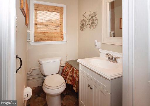 23 Warwick Road Stratford, NJ 08084 - Photo 25 of 35 Powder Room