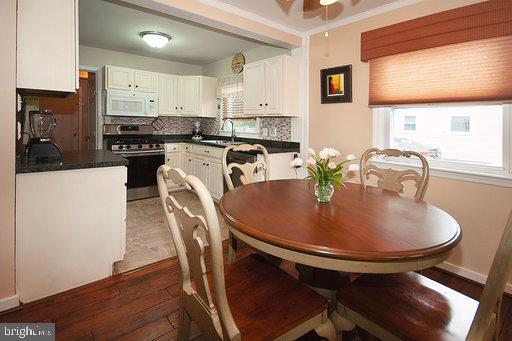 23 Warwick Road Stratford, NJ 08084 - Photo 7 of 35 Dining Room: Hardwood Floors, Built In Curio
