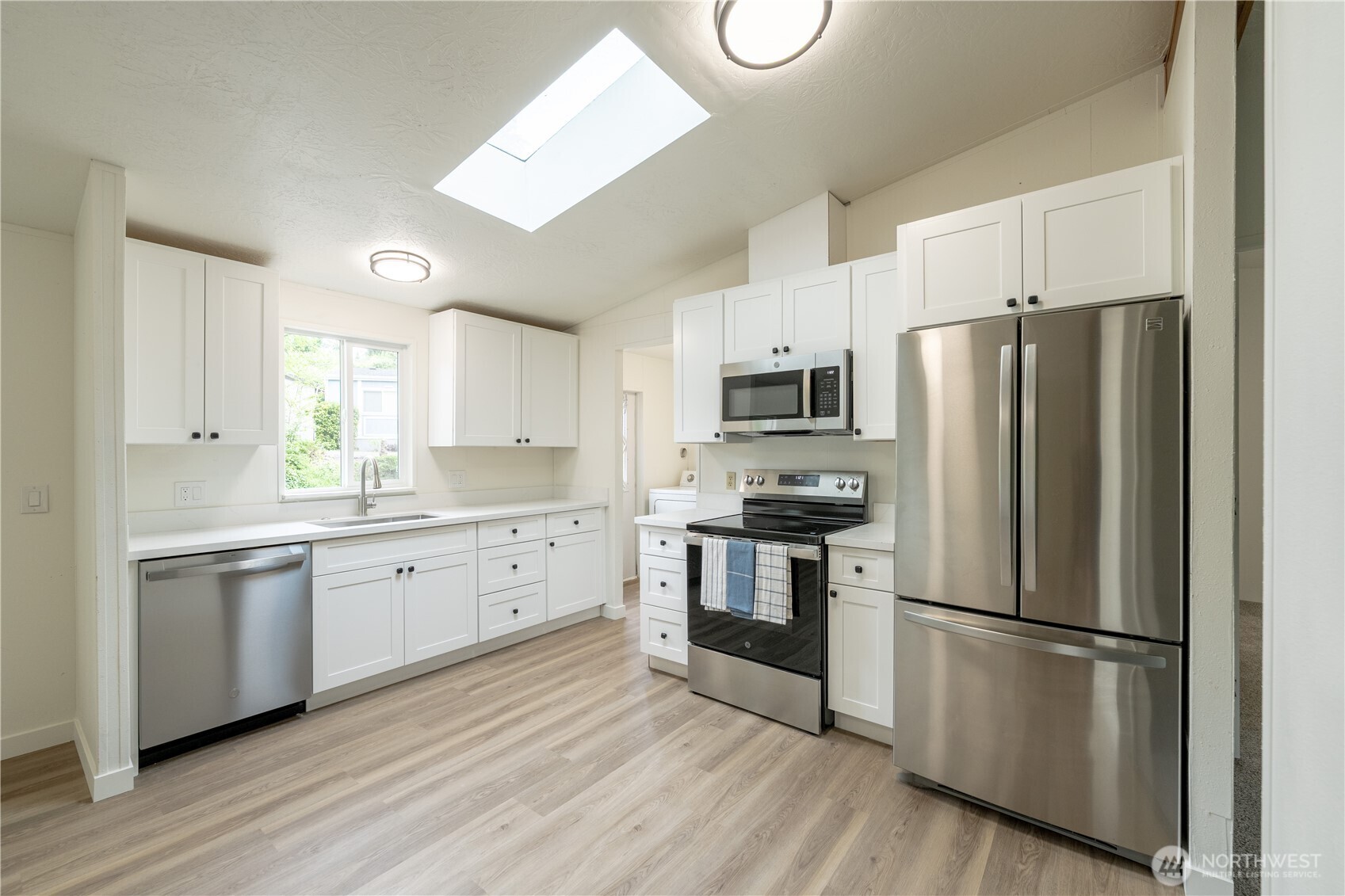 7701 Hardeson Road, Unit 52C Everett, WA 98203 - Photo 4 of 35