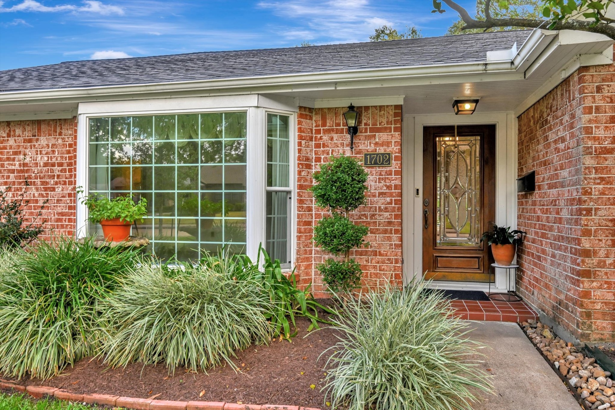 1702 Bowline Road Houston, TX 77062 - Photo 5 of 39 Gallery Image 5