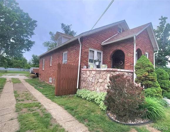 $278,000 | 323 West Ross Street, Palmyra, MO 63461