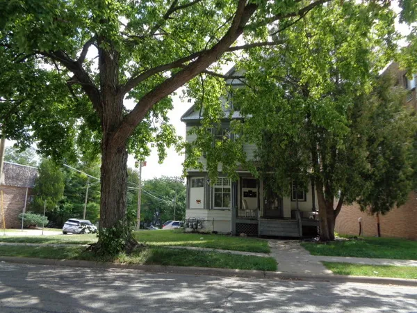 $190,000 | 735 North Court Street, Rockford, IL 61103