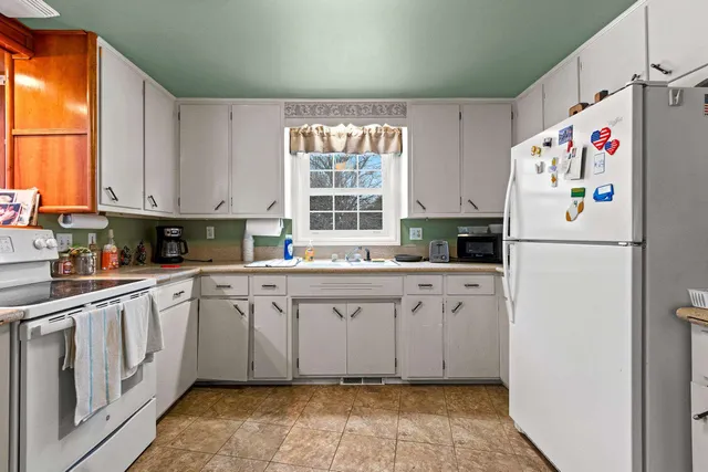 $399,900 | 793 Fredrick Court, Green Bay, WI 54313