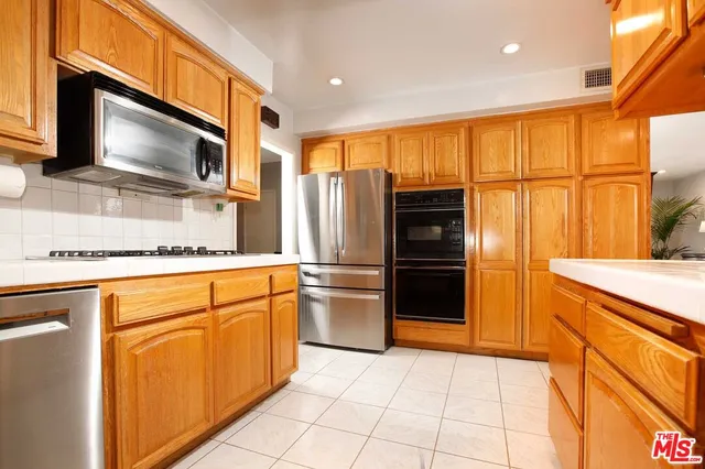 $949,900 | 16600 Nordhoff Street, North Hills, CA 91343