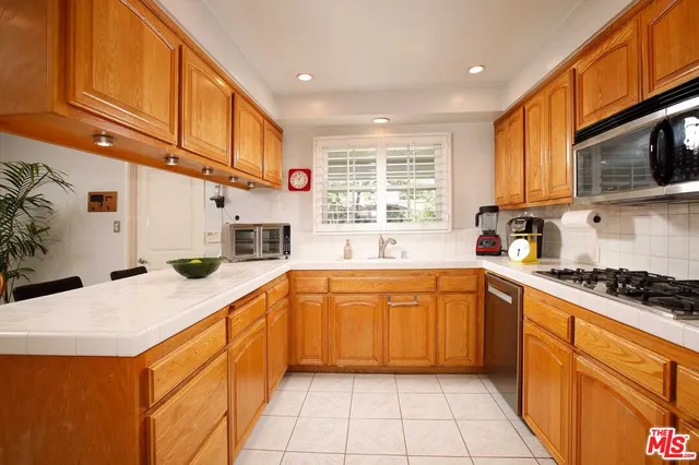 $949,900 | 16600 Nordhoff Street, North Hills, CA 91343