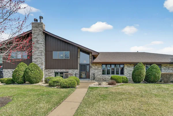 $324,900 | 10536 Illinois Court, Orland Park, IL 60467