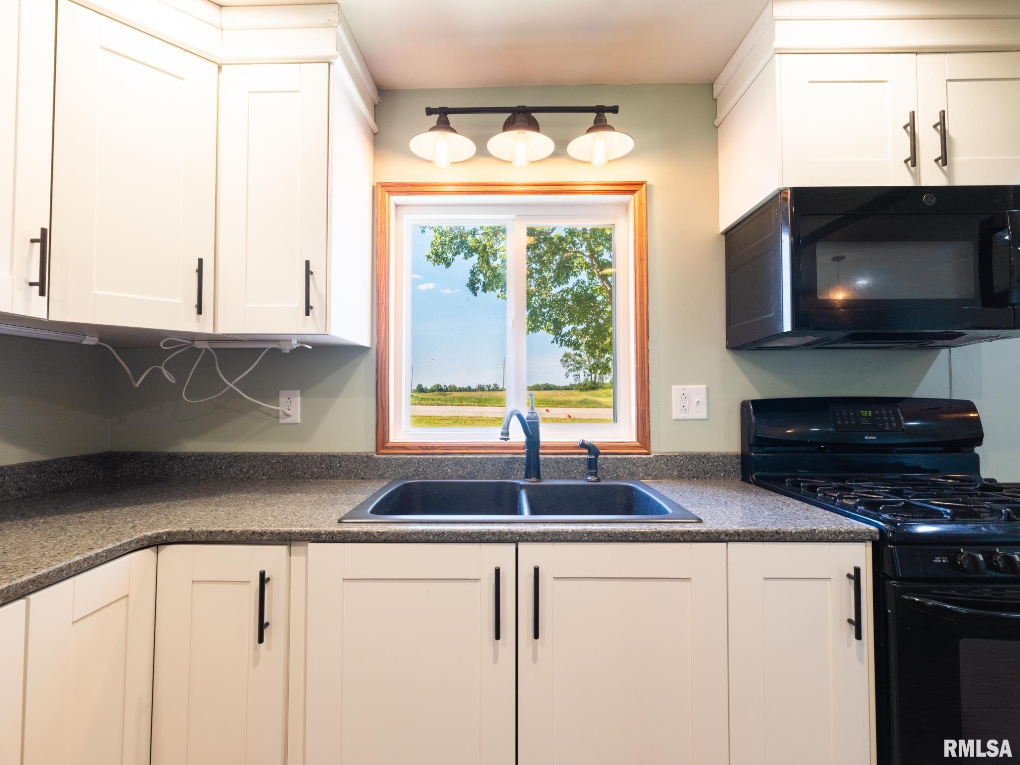 28135 Allentown Road Tremont, IL 61568 - Photo 9 of 46