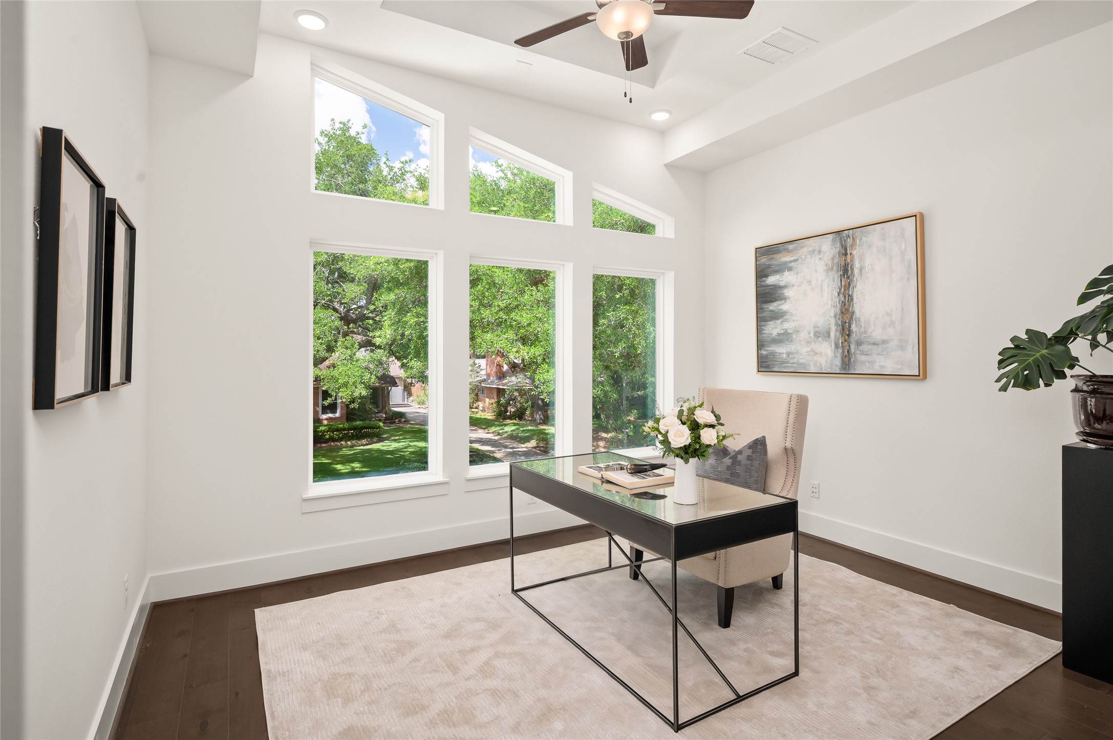 2215 MacArthur Street Houston, TX 77030 - Photo 7 of 33 a living room with furniture and a window