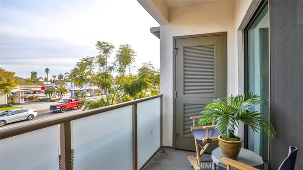 $1,399,000 | 3025 Byron Street, Unit 201, San Diego, CA 92106