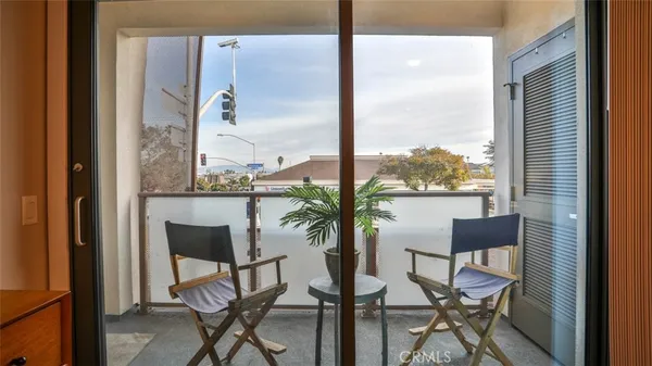 $1,399,000 | 3025 Byron Street, Unit 201, San Diego, CA 92106