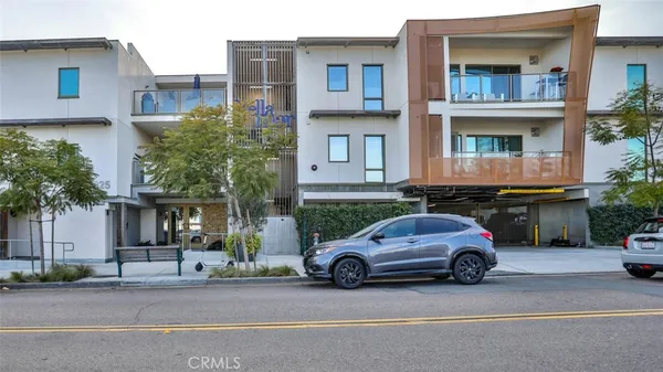 $1,399,000 | 3025 Byron Street, Unit 201, San Diego, CA 92106