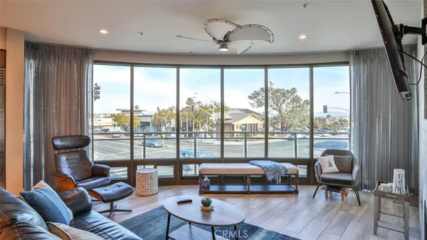 $1,399,000 | 3025 Byron Street, Unit 201, San Diego, CA 92106