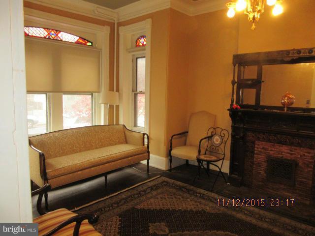 919 R Street Northwest Washington, DC 20001 - Photo 2 of 29 Living Room