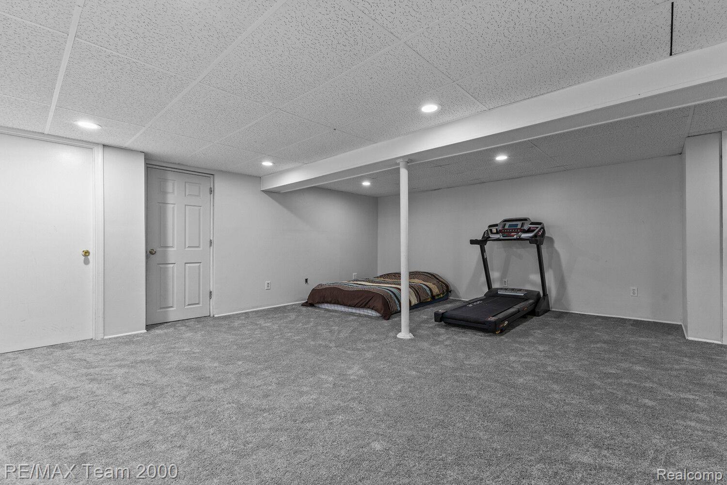 43139 Avon Road Canton, MI 48187 - Photo 21 of 27 Gallery Image 21