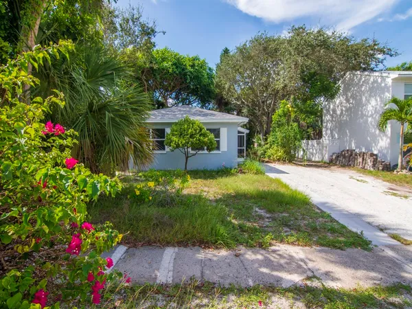 $2,500 | 856 Dahlia Lane, Unit B, Vero Beach, FL 32963