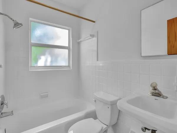 $2,500 | 856 Dahlia Lane, Unit B, Vero Beach, FL 32963