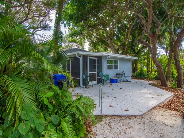 $2,500 | 856 Dahlia Lane, Unit B, Vero Beach, FL 32963