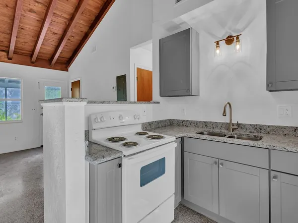 $2,500 | 856 Dahlia Lane, Unit B, Vero Beach, FL 32963