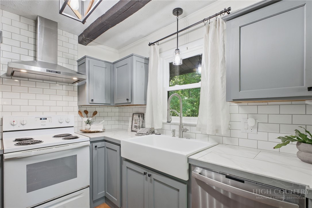 1268 Niley Cook Road Blowing Rock, NC 28605 - Photo 11 of 45 Gallery Image 11