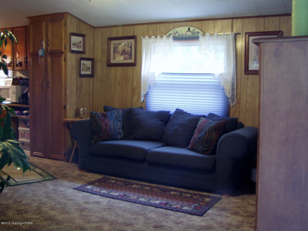 26 Stadden Road Stroudsburg, PA 18360 - Photo 7 of 16 Living room