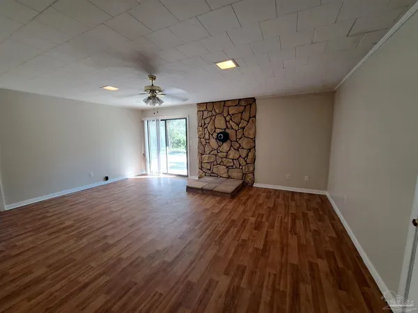$2,575 | 8598 Meadowbrook Drive, Pensacola, FL 32514
