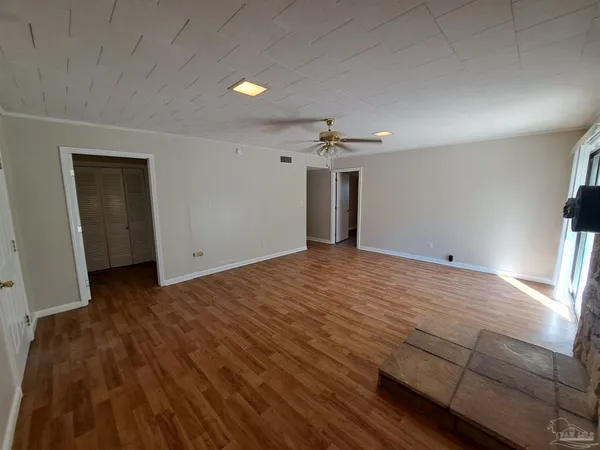 $2,575 | 8598 Meadowbrook Drive, Pensacola, FL 32514