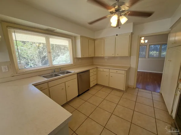 $2,575 | 8598 Meadowbrook Drive, Pensacola, FL 32514