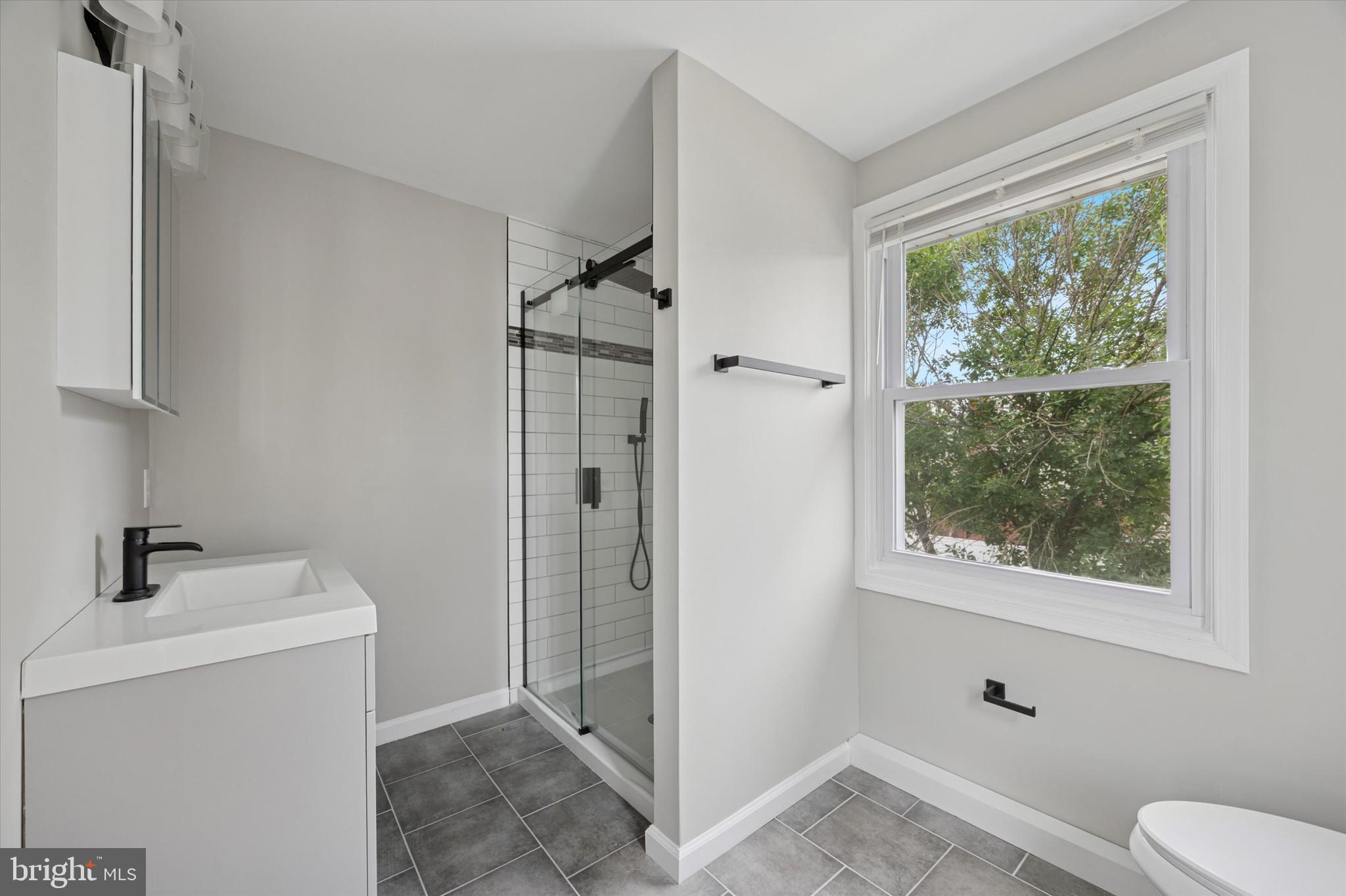 505 Fernwood Avenue Folsom, PA 19033 - Photo 12 of 32 Primary Full Bath