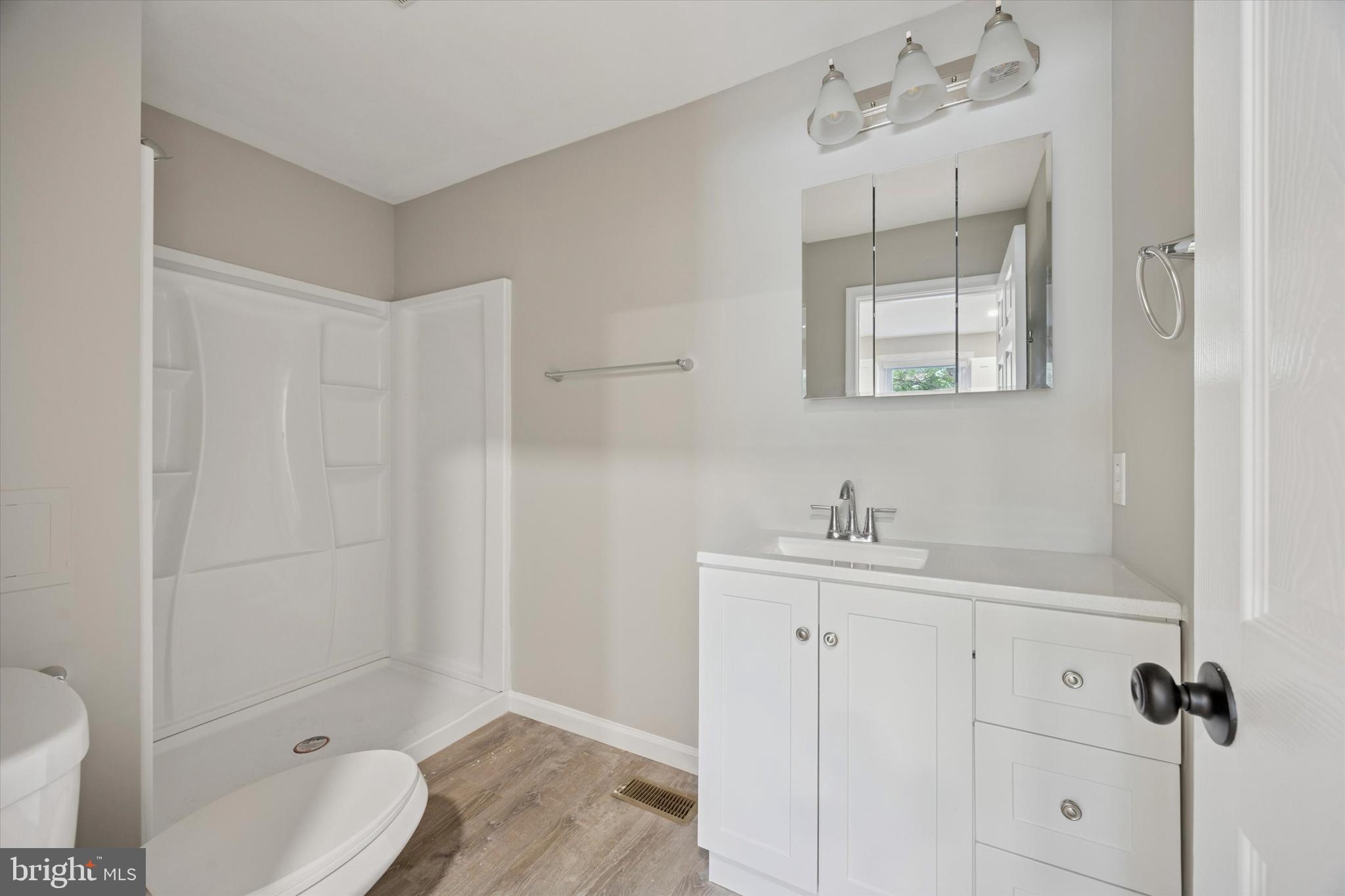 505 Fernwood Avenue Folsom, PA 19033 - Photo 18 of 32 In Law Bath