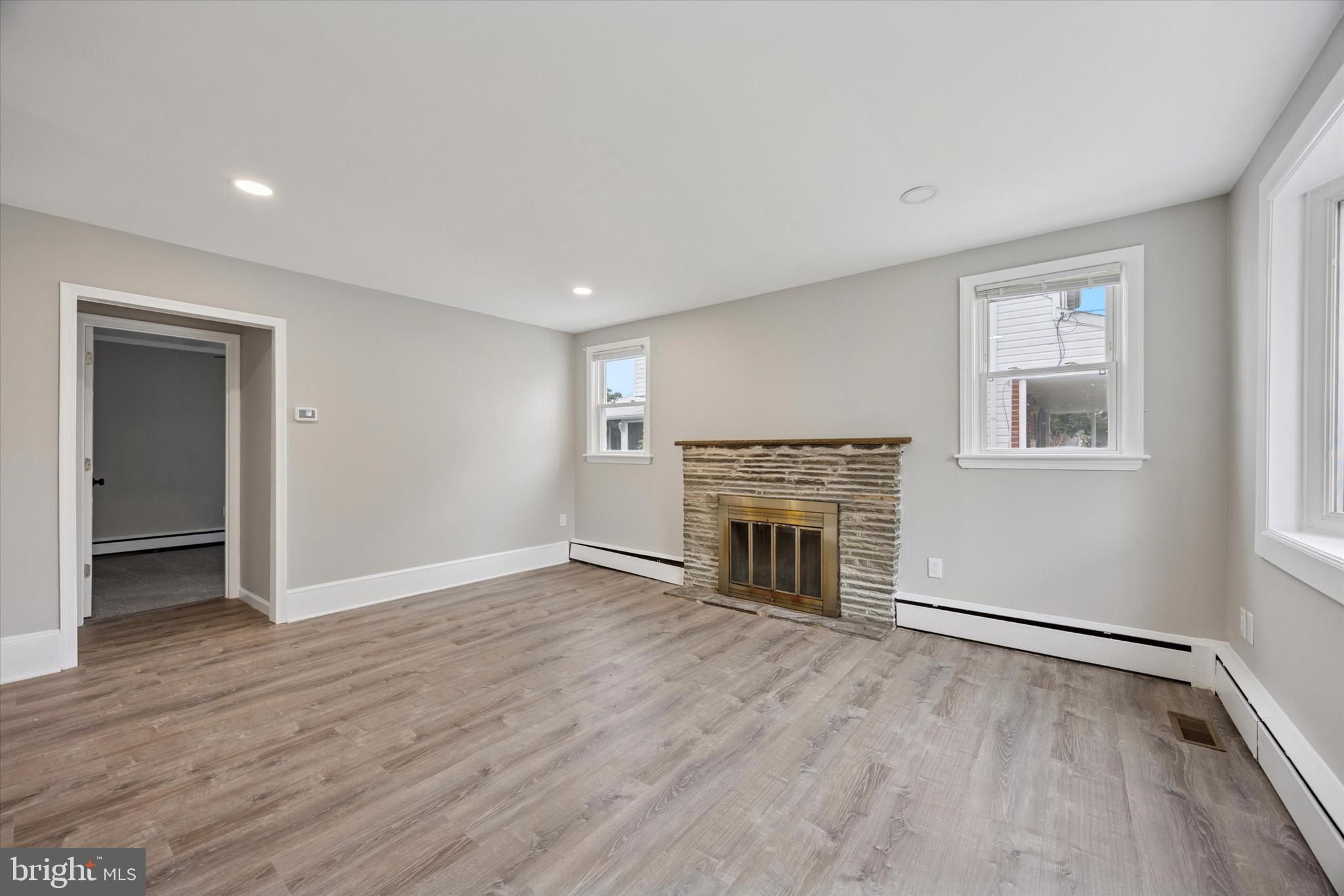 505 Fernwood Avenue Folsom, PA 19033 - Photo 5 of 32 Living Room